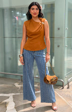 Pantalón de mezclilla con aplicaciones de brillos