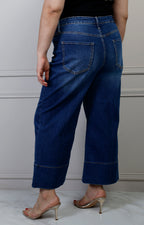 Pantalón de mezclilla curvy Boutiquemirel en color azul, vista frontal del diseño de pierna recta