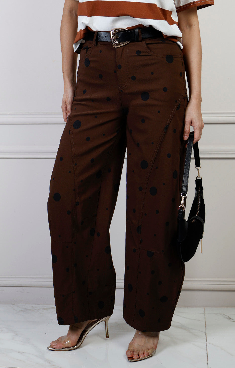 Pantalón regular café de Boutiquemirel con estampado de lunares polka dots