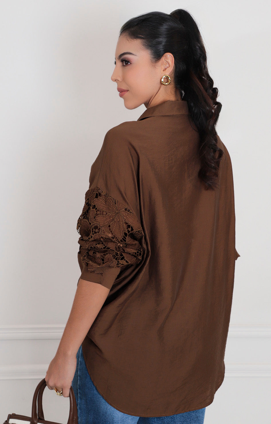 Blusa café con guipiur