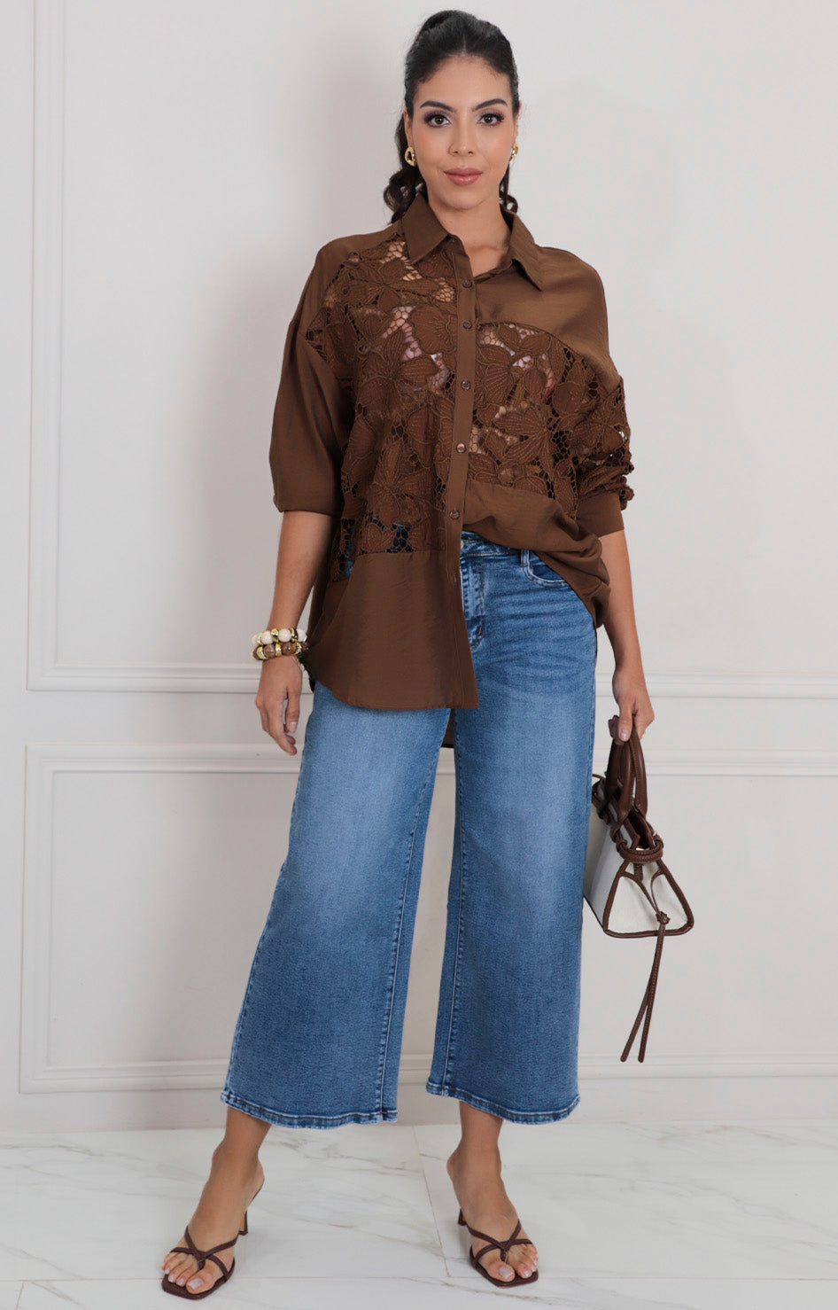 Blusa café con guipiur