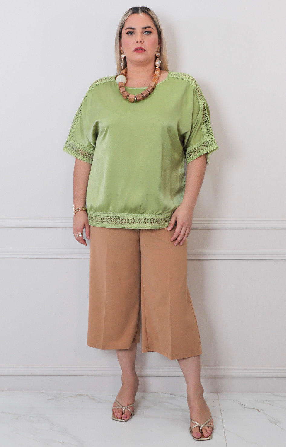 Blusa lisa con bordado - BLUSAS CURVY Boutiquemirel 