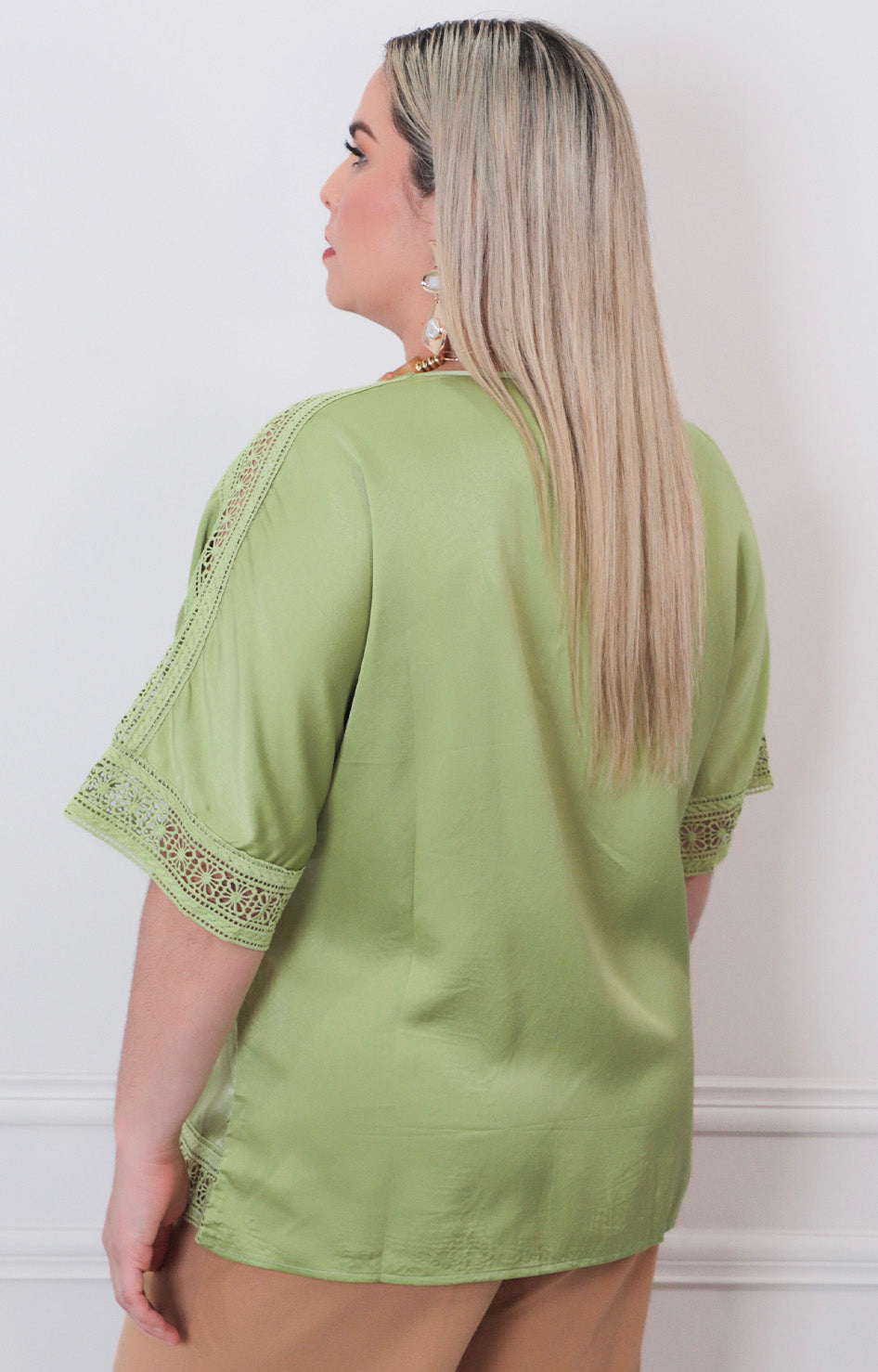Blusa lisa con bordado - BLUSAS CURVY Boutiquemirel 