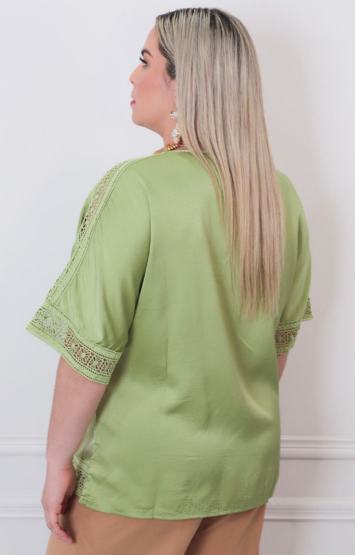 Blusa lisa con bordado - BLUSAS CURVY Boutiquemirel 