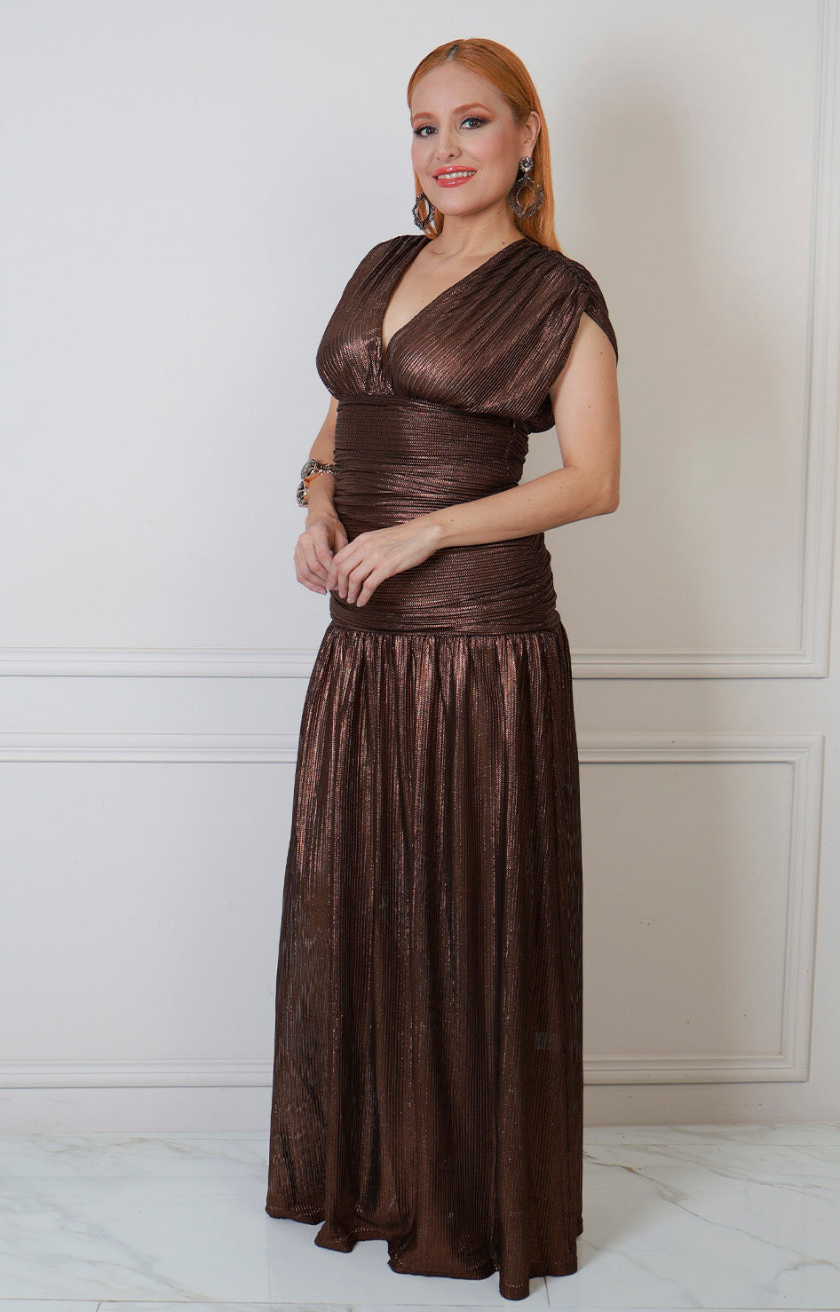 Vestido largo con escote en V y drapeado