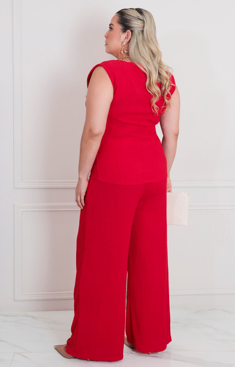 Conjunto liso con fruncido