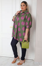 Blusa camisera verde con polka dots