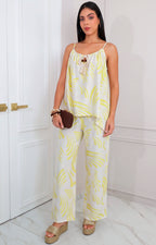 Conjunto con estampado amarillo