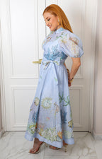 Vestido azul largo con estampado floral