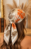 Mascada beige con flores naranjas