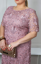 Vestido corto con encaje floral