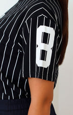 Blusa de rayas y aplicaciones de brillo