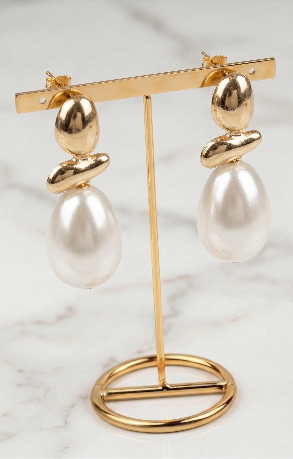 Aretes Elegantes de Perla y Acabado Dorado - ARETES Boutiquemirel 