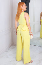 Conjunto amarillo asimétrico con olanes