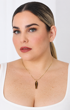 Collar fino con dije de piedra natural