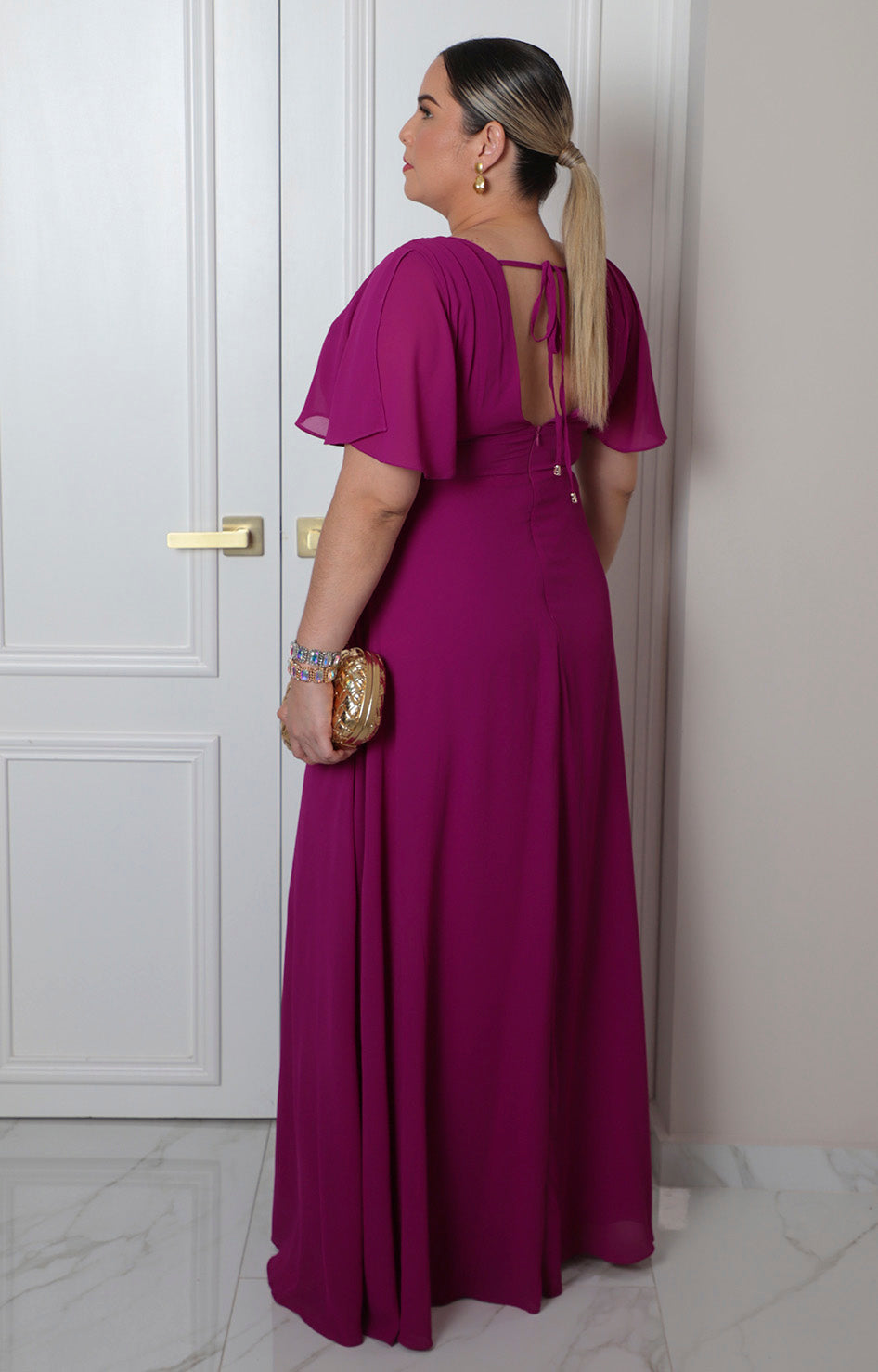 Vestido largo con escote en V y brillos