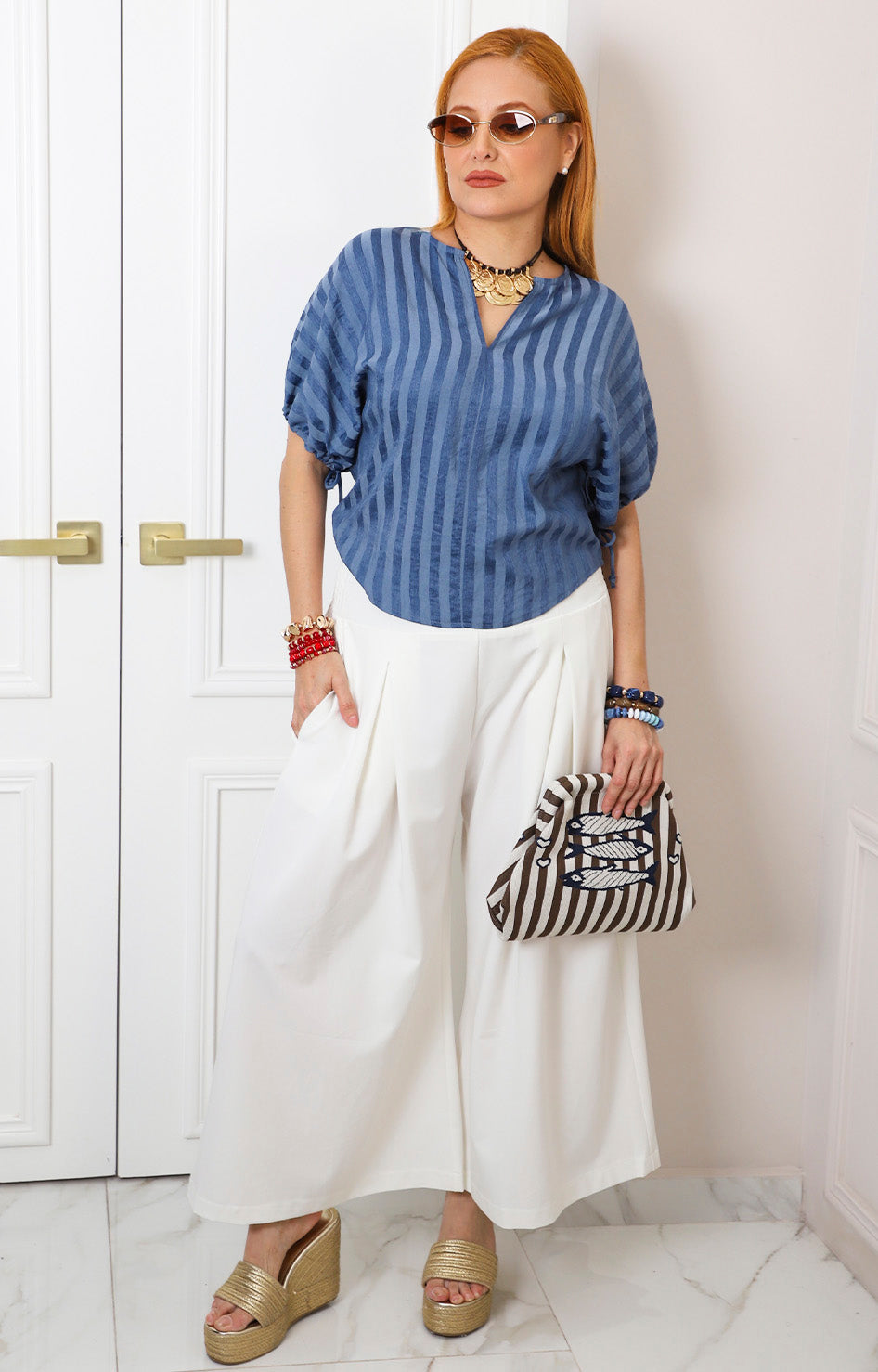 Blusa azul de rayas con mangas fruncidas