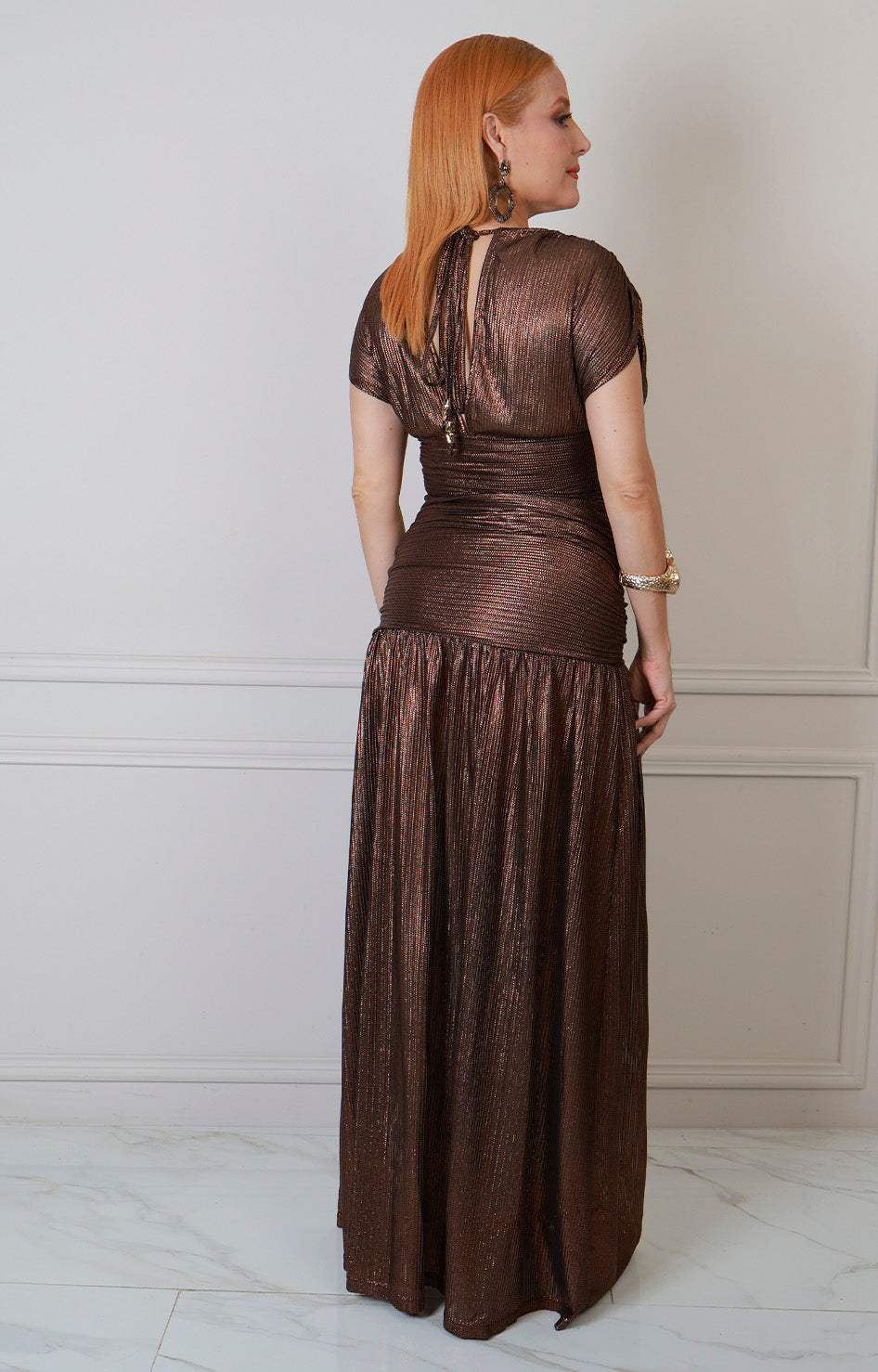 Vestido largo con escote en V y drapeado