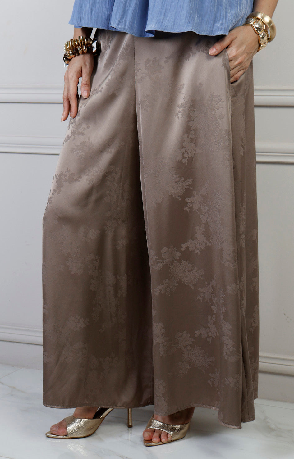 Pantalón regular Boutiquemirel satinado con estampado floral multicolor