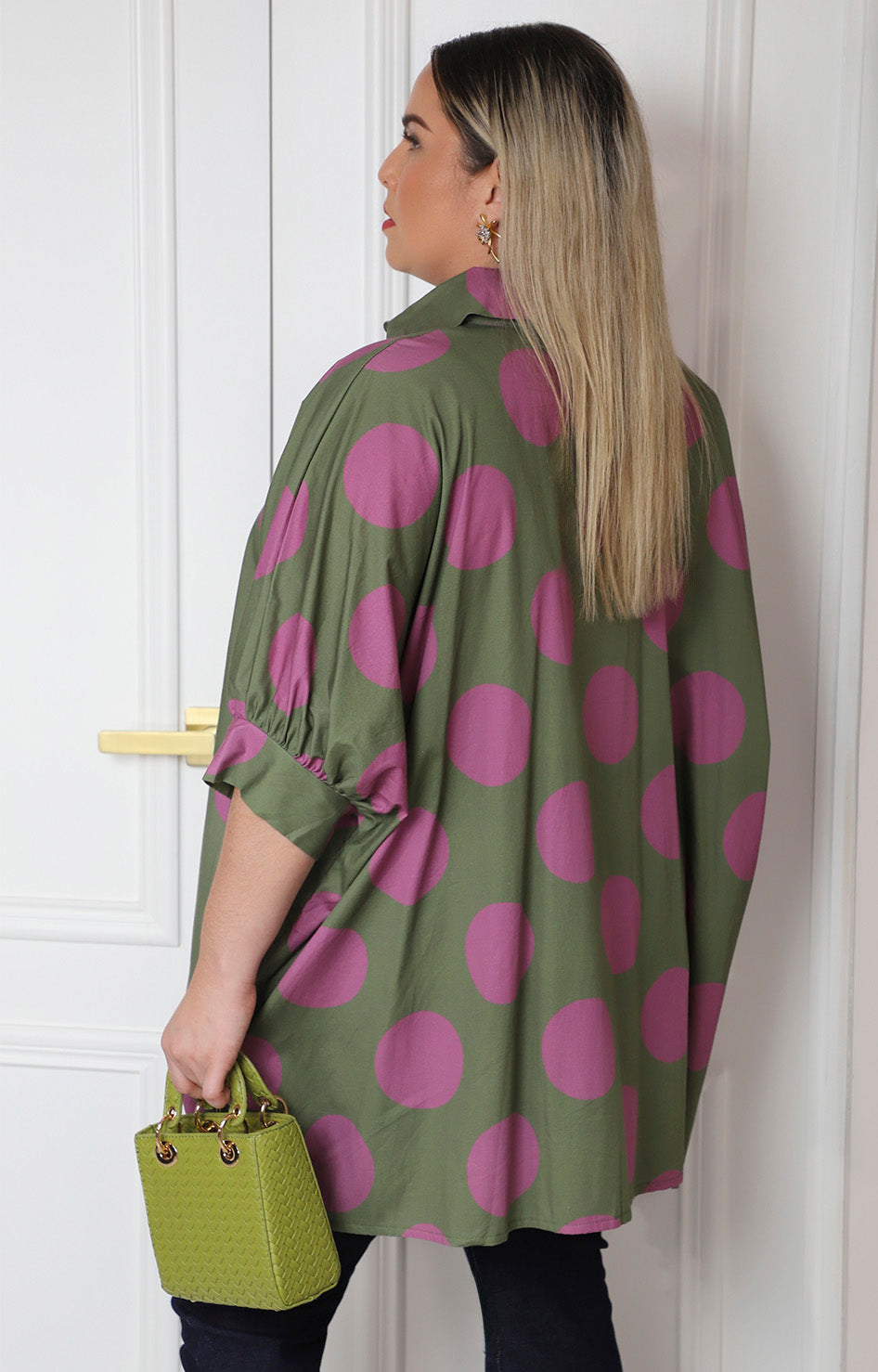 Blusa camisera verde con polka dots