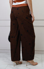 Pantalón regular café Boutiquemirel con estampado de lunares polka dots