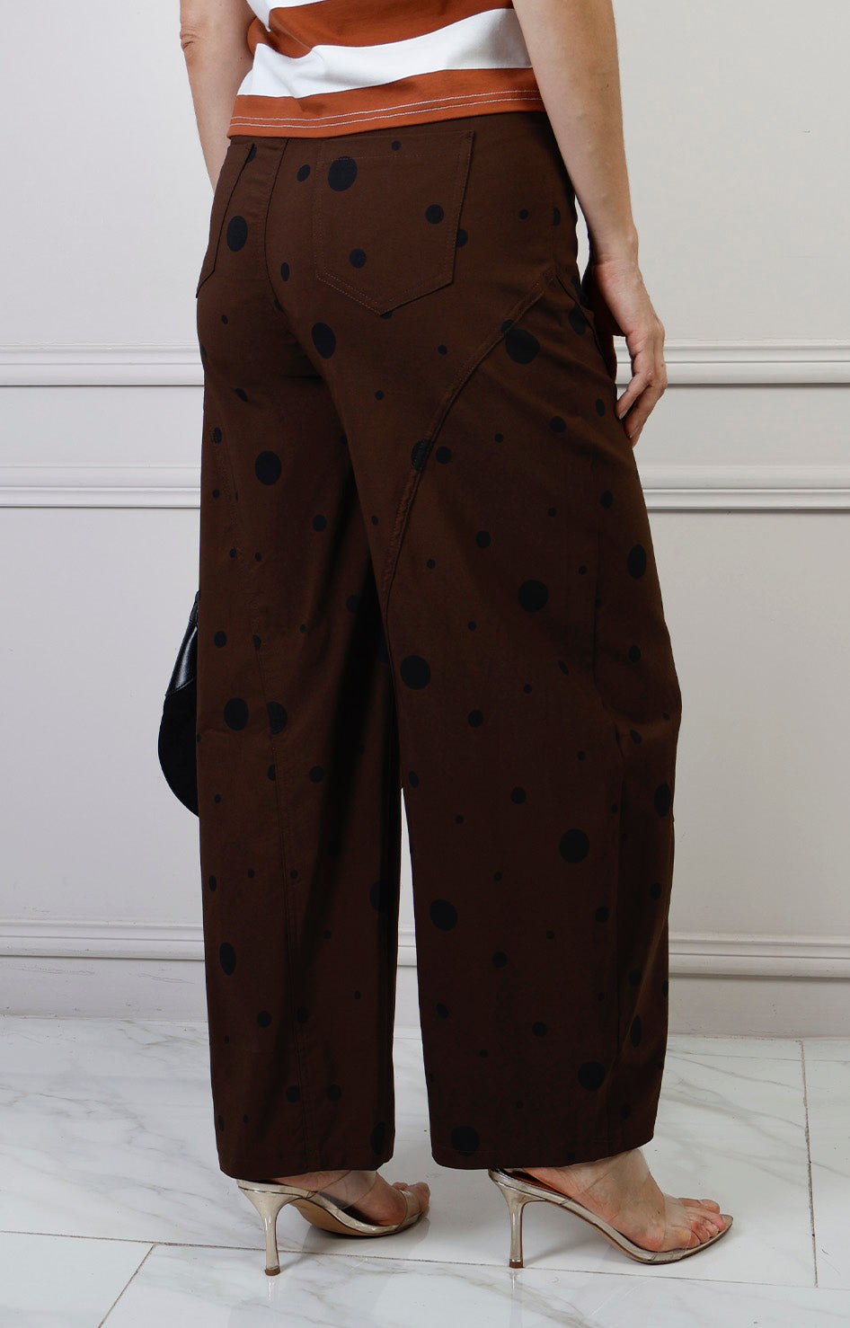 Pantalón regular café Boutiquemirel con estampado de lunares polka dots