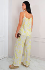 Conjunto con estampado amarillo
