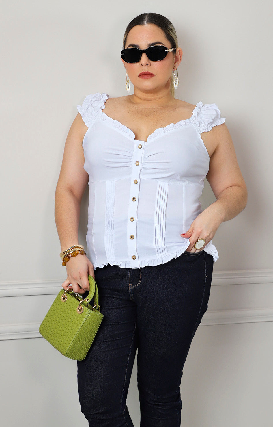 Blusa con olanes fruncidos y botones