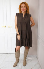 Vestido con cuello en V y olanes