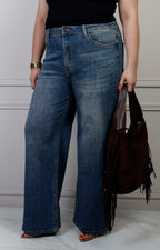 Pantalón de mezclilla curvy Boutiquemirel azul con brillos visibles en la tela
