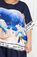 Conjunto curvy Boutiquemirel con estampado de paisaje mediterráneo, top y pantalones cómodos y elegantes para mujer.