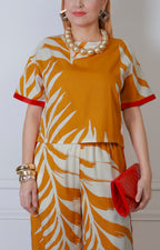 Conjunto regular Boutiquemirel estampado de hojas con detalles rojos