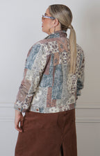 Chamarra estampado patchwork con botones