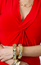Blusa roja con nudo frontal