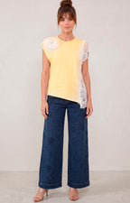 Blusa amarilla con encaje y flor 3D - BLUSAS REGULAR Boutiquemirel 