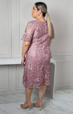 Vestido corto con encaje floral