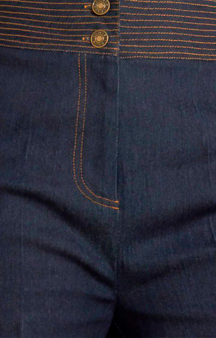 Pantalón de mezclilla azul obscuro