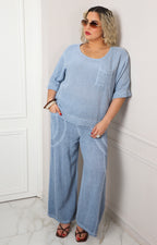 Conjunto azul con detalles bordados
