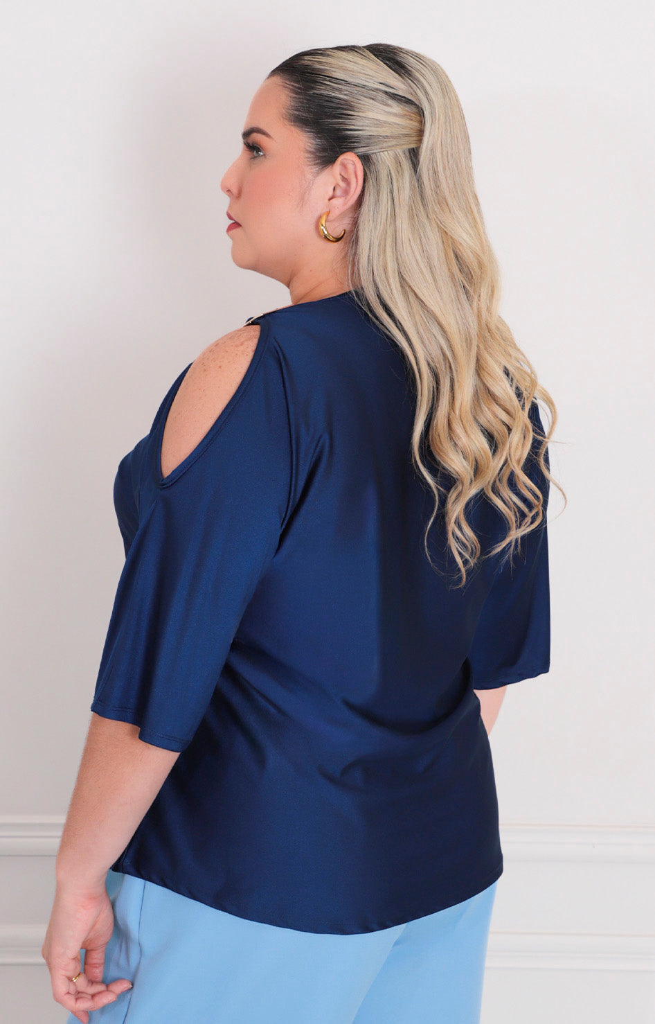 Blusa azul marina asimétrica