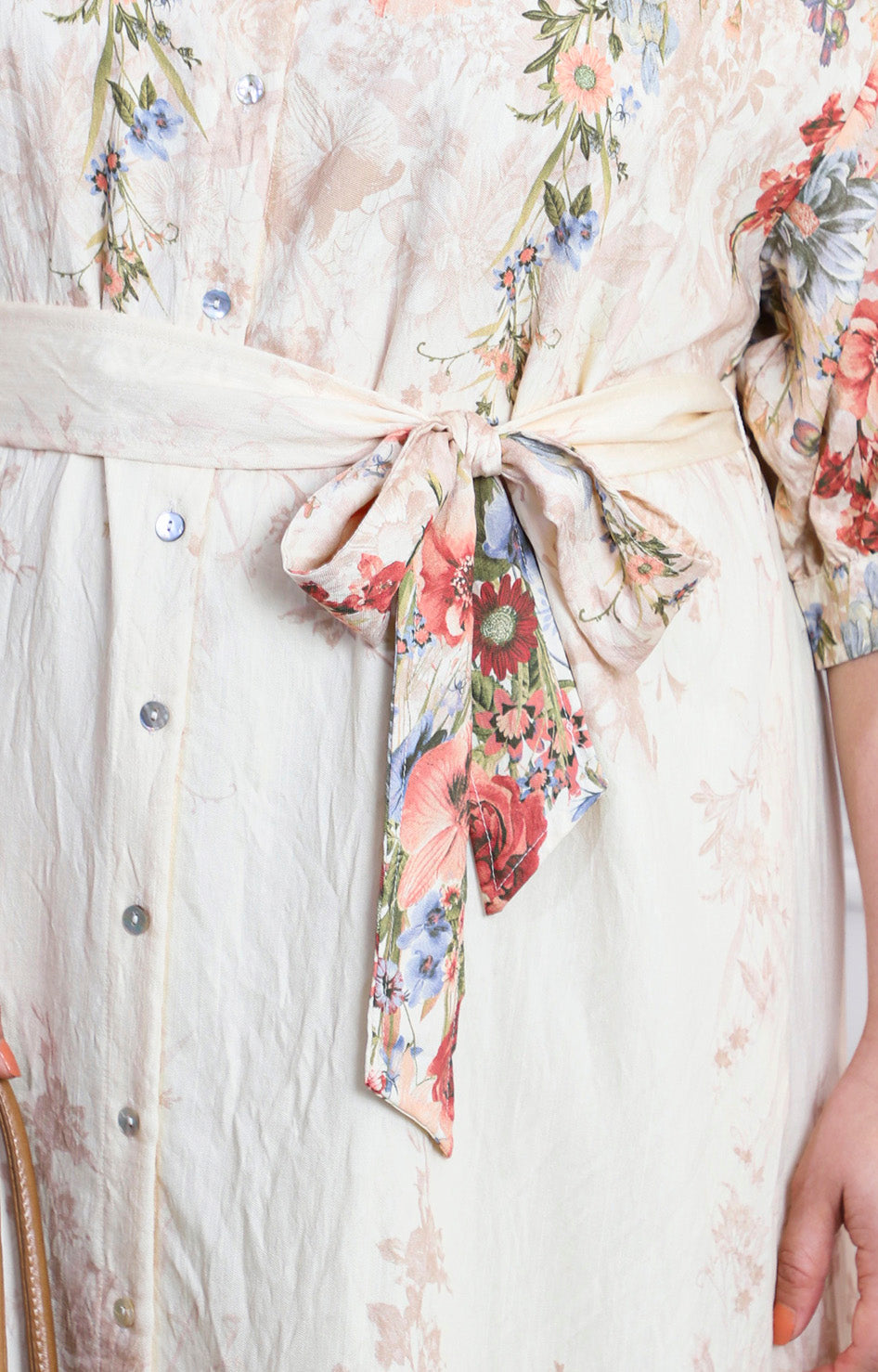 Vestido beige con estampado floral