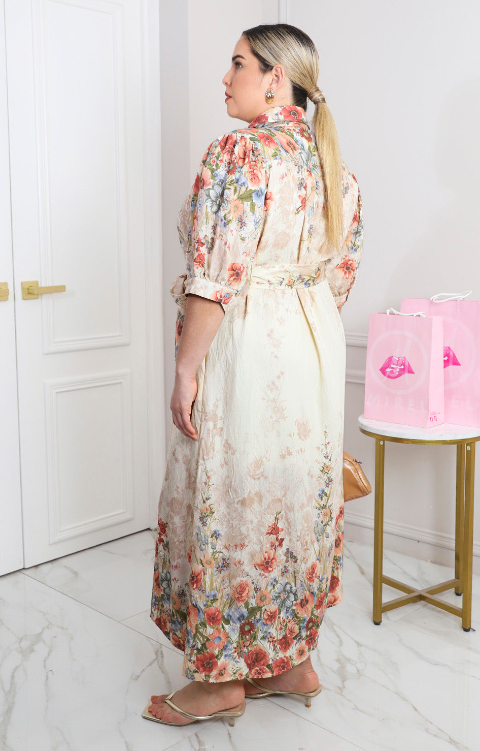 Vestido beige con estampado floral
