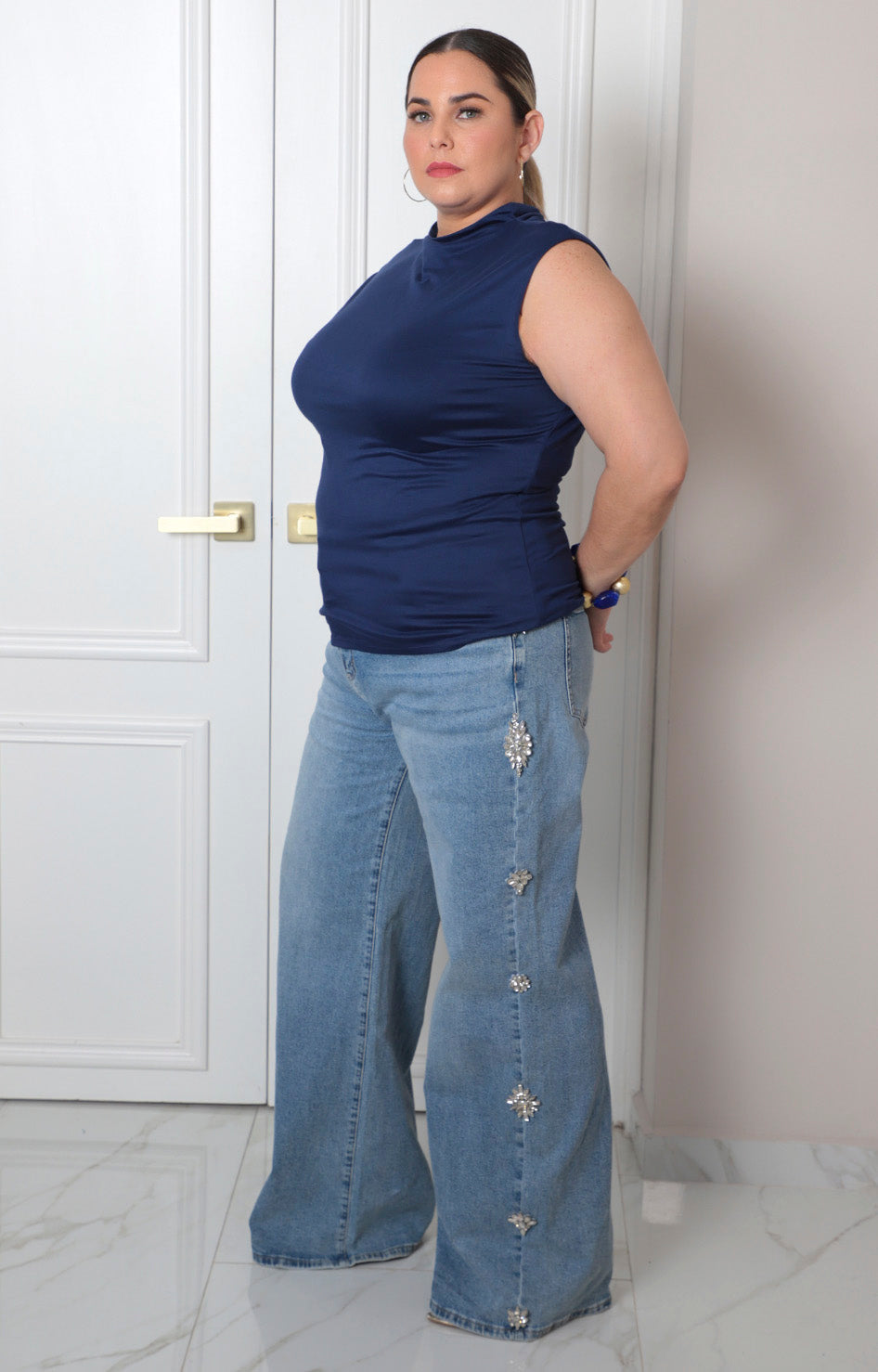 Pantalón de mezclilla con aplicaciones