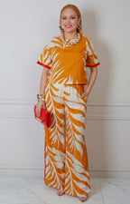 Conjunto regular Boutiquemirel estampado de hojas con detalles rojos