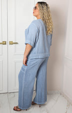 Conjunto azul con detalles bordados