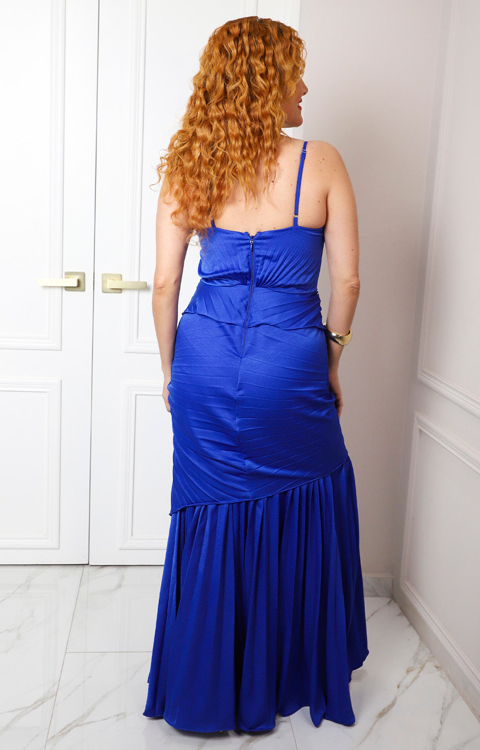 Vestido largo azul con drapeado