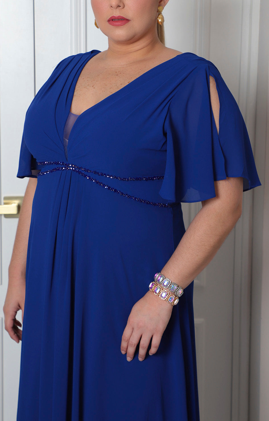 Vestido largo con escote en V y brillos