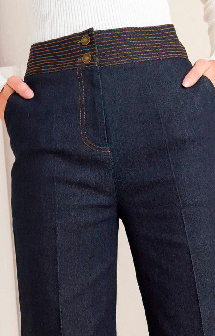 Pantalón de mezclilla azul obscuro