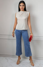 Blusa sin manga con drapeado y detalles dorados