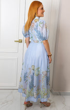 Vestido azul largo con estampado floral