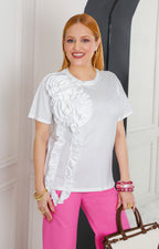 Blusa blanca con flor 3D